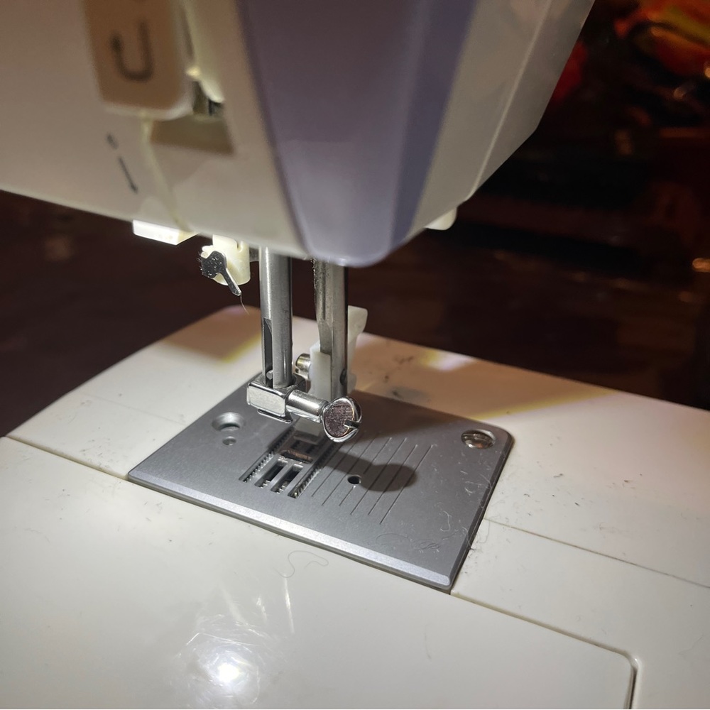 Singer Simple 3232 Sewing Machine FOR PARTS ONLY - Picture 4 of 8